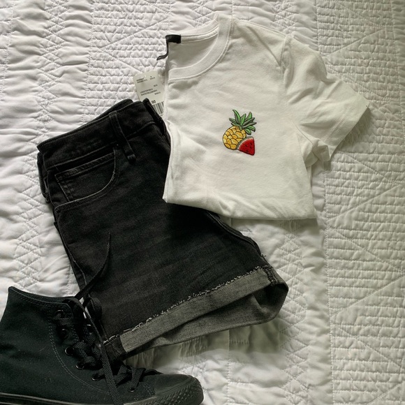 Forever 21 Tops - Forever 21 T-Shirt